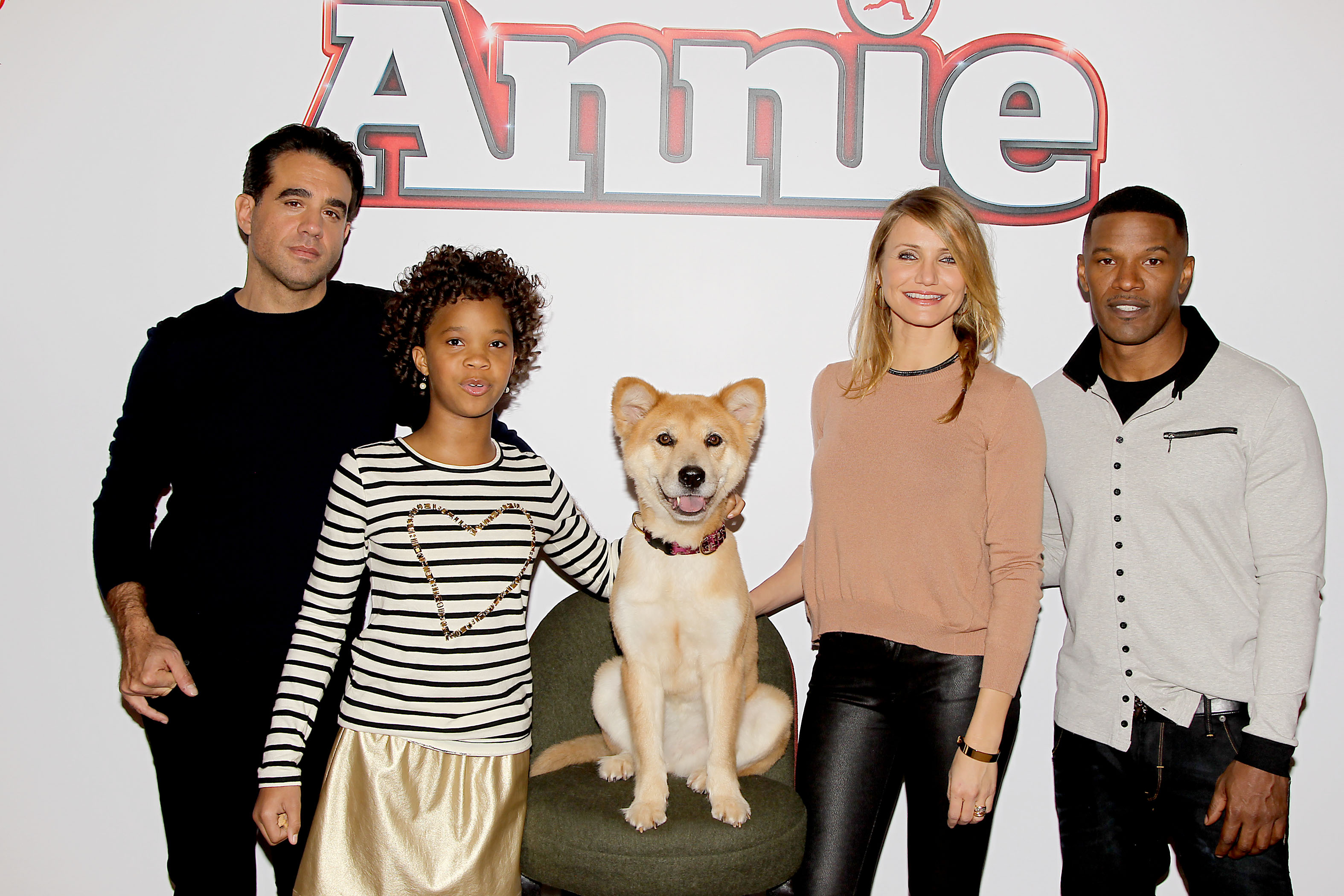 Annie's here! Or at least pics from the film are. Lookee! | Atomic